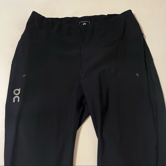 Run On Clouds Tights - Picture 2 of 7